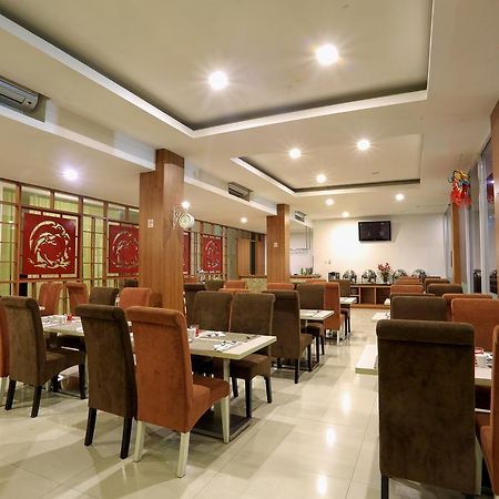 Dragon Inn Kendari Exterior foto