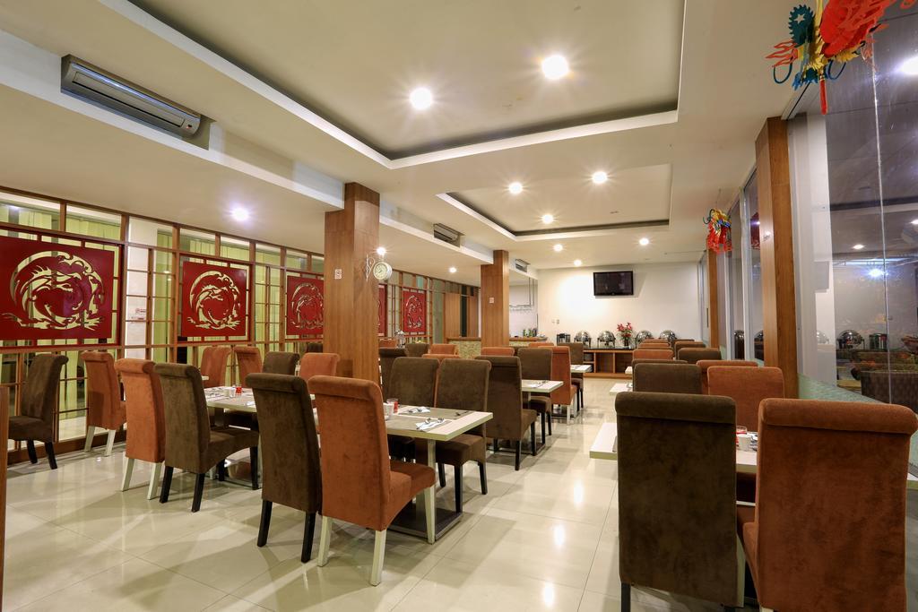 Dragon Inn Kendari Exterior foto