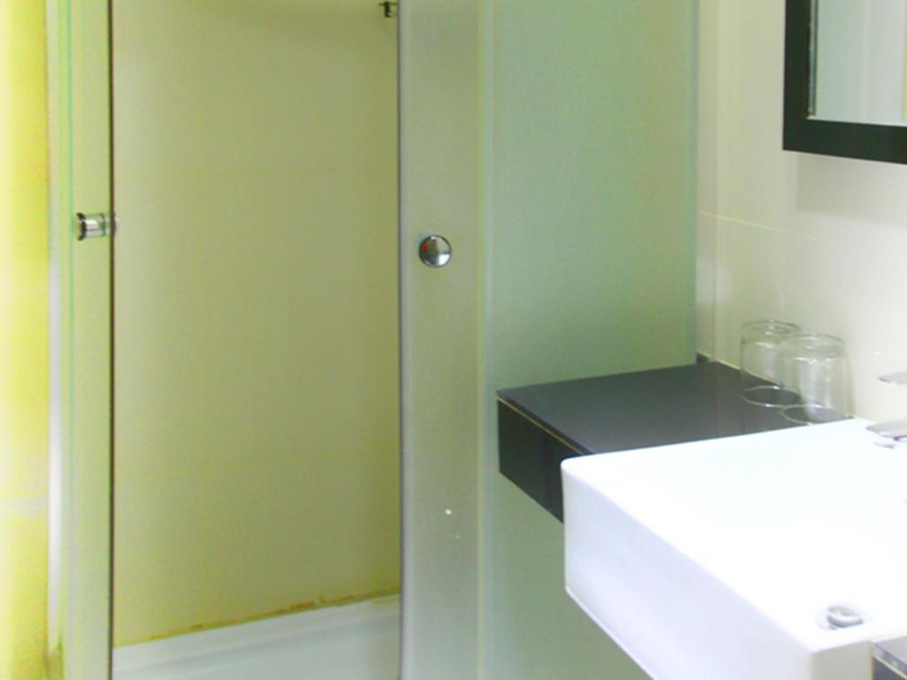 Dragon Inn Kendari Habitación foto