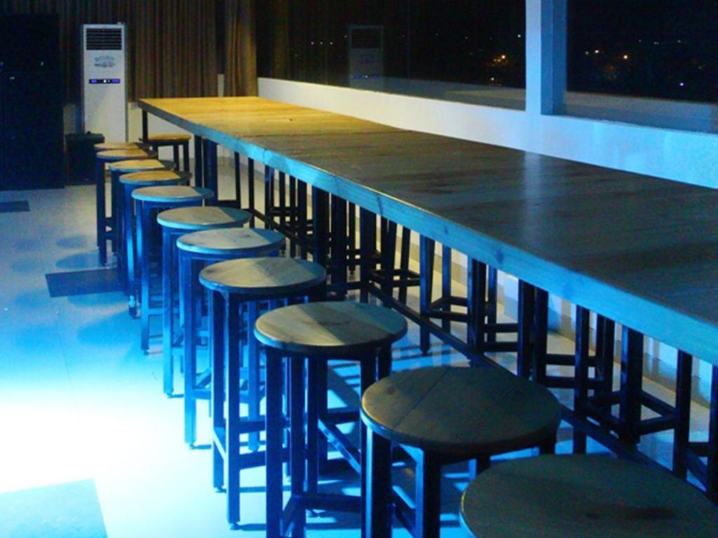 Dragon Inn Kendari Exterior foto