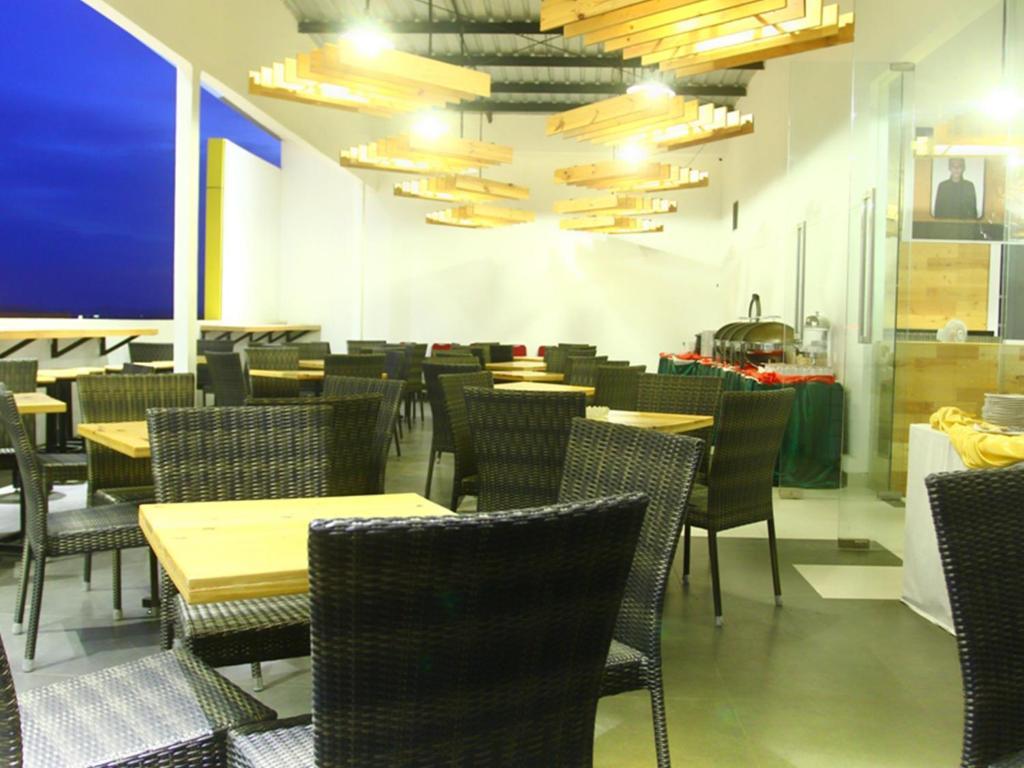 Dragon Inn Kendari Exterior foto