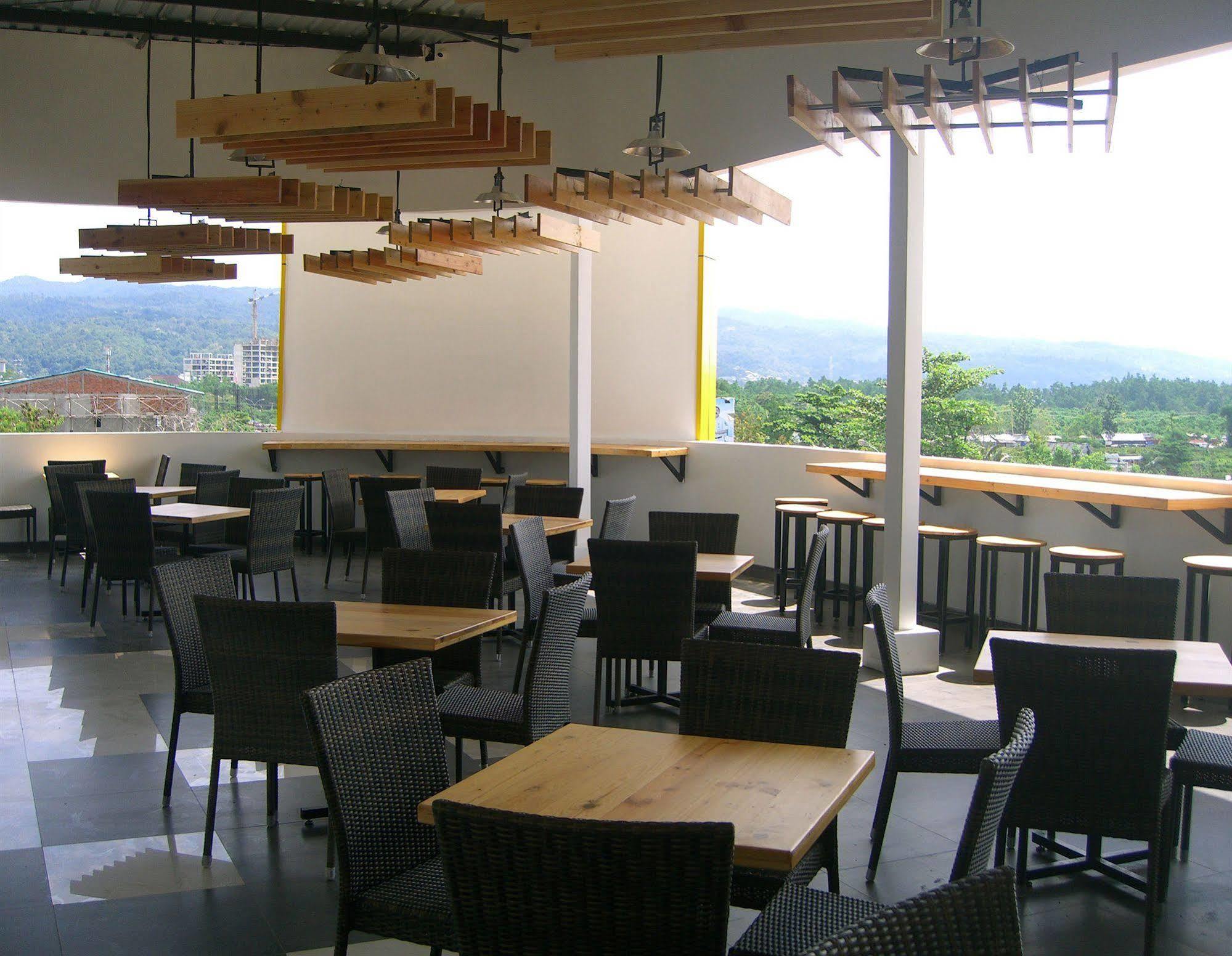 Dragon Inn Kendari Exterior foto